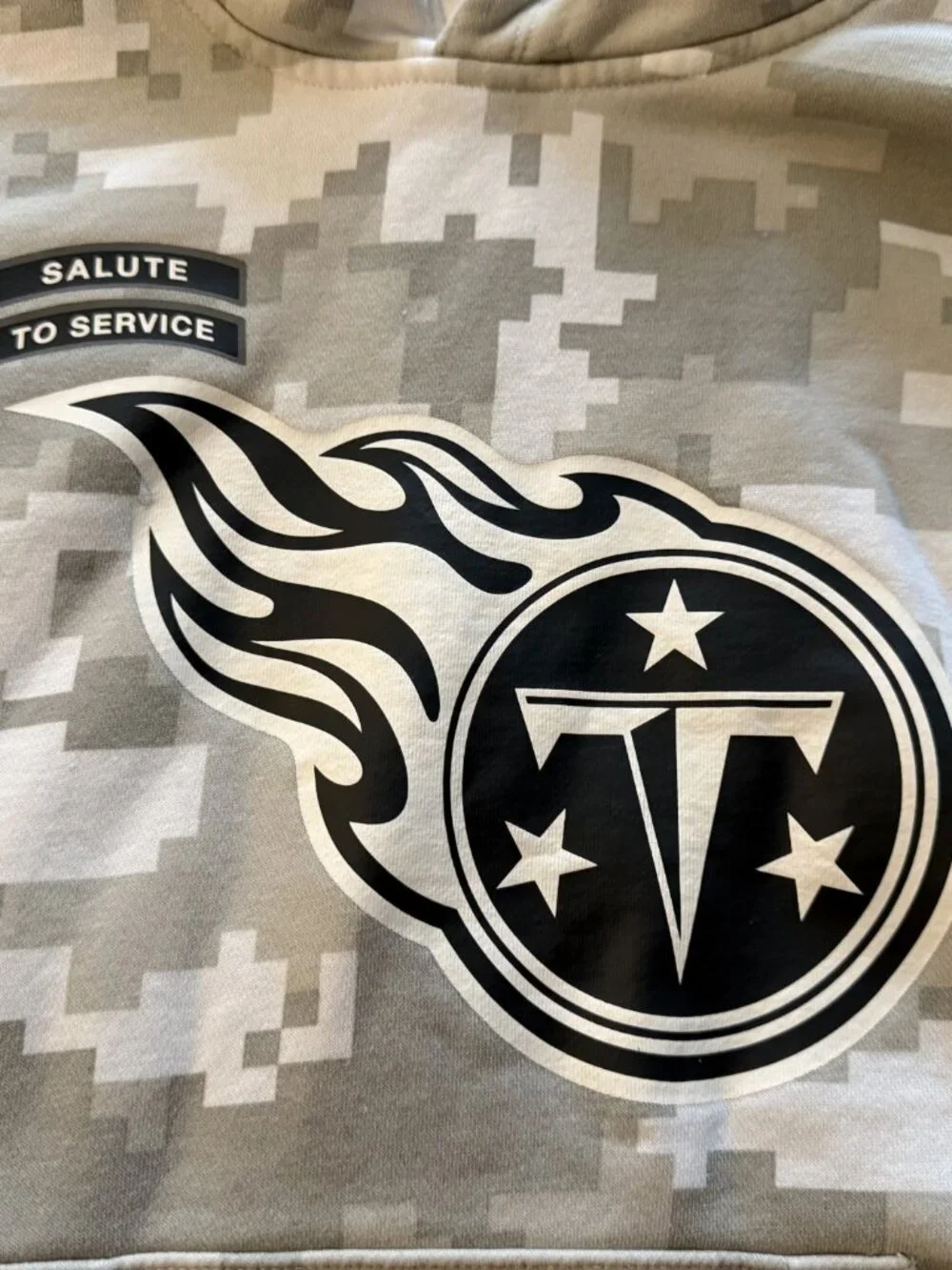 Nike NFL Tennessee Titans Youth Medium 2024 Gray Camo Salute to Service Hoodie
